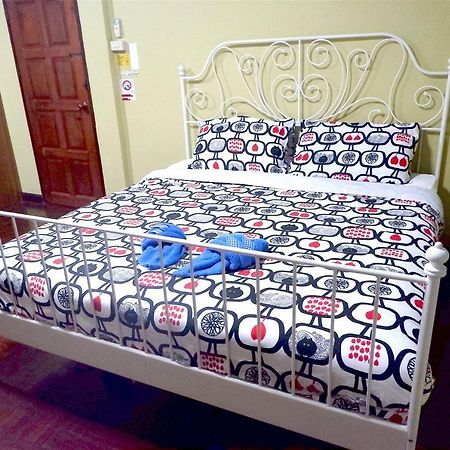 Mon Lodge & Yoga Donmueang Бангкок Екстер'єр фото