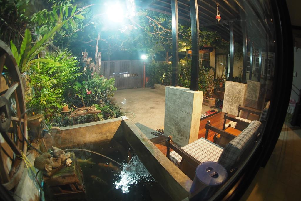 Mon Lodge & Yoga Donmueang Бангкок Екстер'єр фото