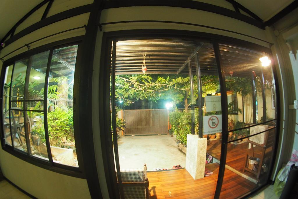 Mon Lodge & Yoga Donmueang Бангкок Екстер'єр фото