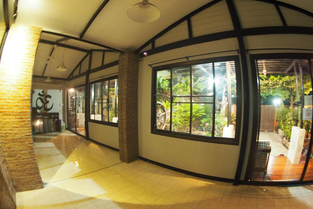 Mon Lodge & Yoga Donmueang Бангкок Екстер'єр фото