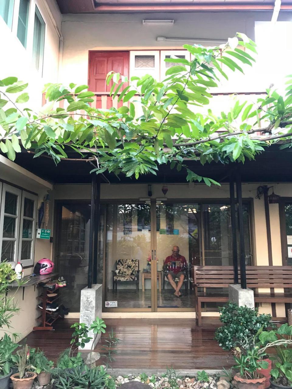 Mon Lodge & Yoga Donmueang Бангкок Екстер'єр фото